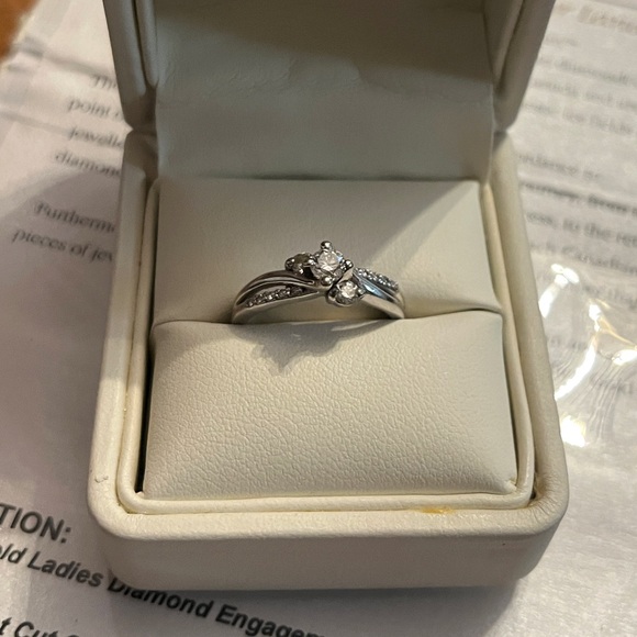 MAKE AN OFFER Canadian Diamond 14k White Gold Ring - Picture 2 of 7